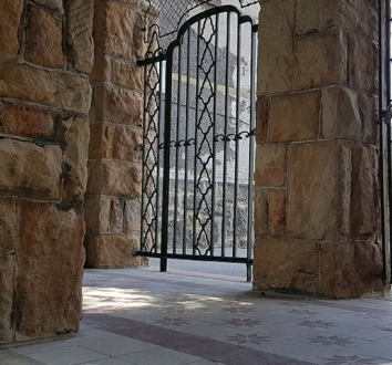 Restoration of the stone bridges at the Hungarian Adventist Church