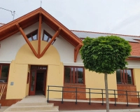 Nyárlőrinc Town Hall